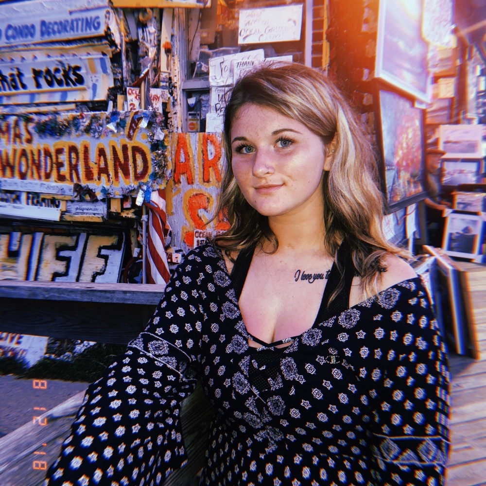 Meet your Posher, Alexis